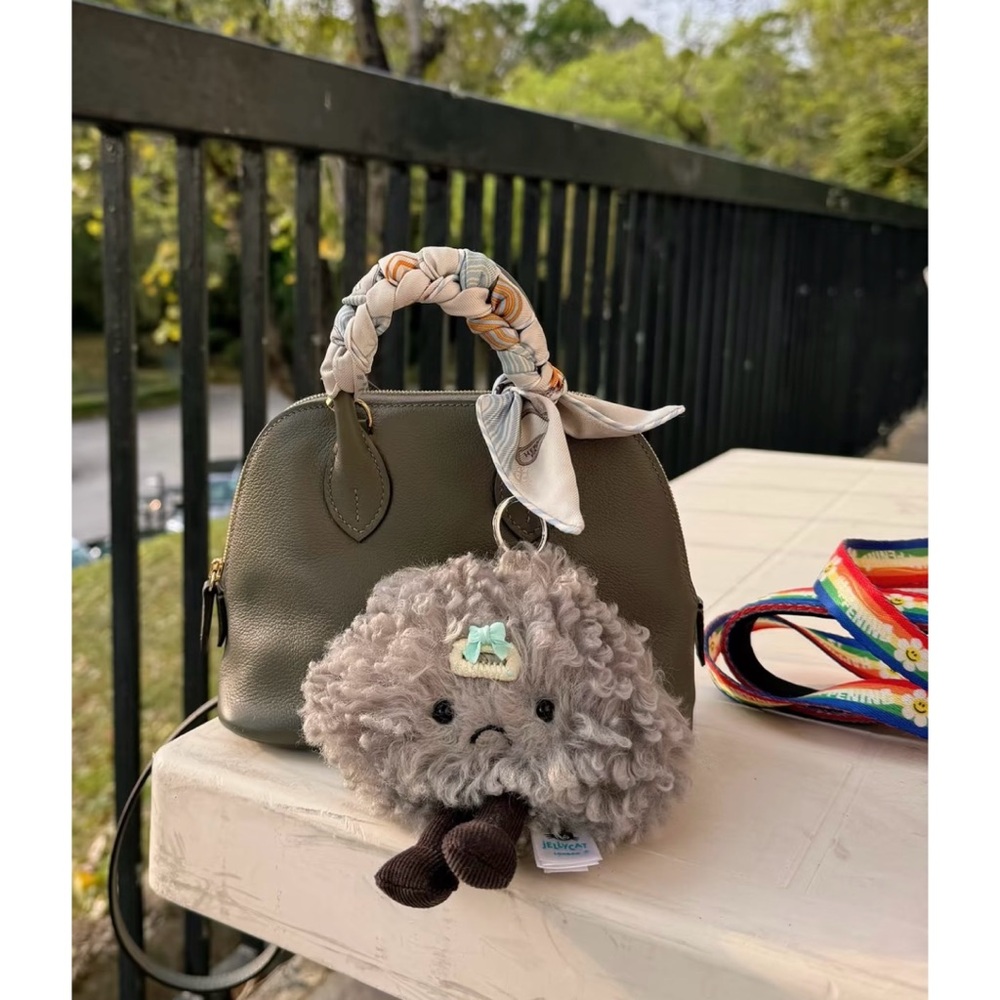 JELLYCAT Amuseables Storm Cloud Bag  Charm